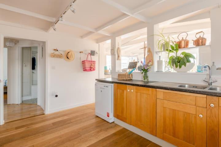 Dog Friendly Cottage 2 Mins To Beach With Hot Tub And Zappi Ev Lessingham エクステリア 写真